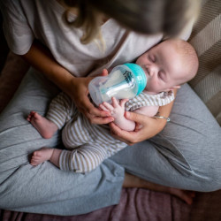 TOMMEE TIPPEE TTP422746 Butelka plastikowa anti-colic 260 ml 3pak